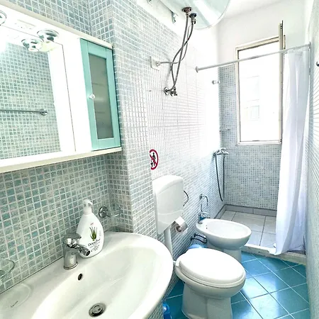 Four Seasons Apartment *